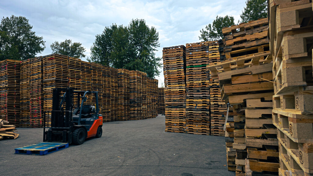 wood pallets with fast delivery and best quality at cost effective prices